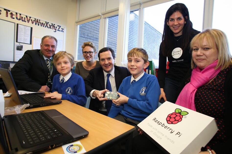 Code Club Pro je v petek zagnal minister za finance George Osborne na posebnem srečanju Code Club na Bextonovi šoli v Knutsford v Cheshireju.