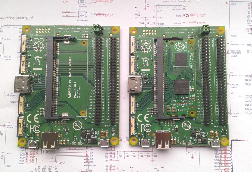 Računalniški modul Raspberry Pi in vhodnoizhodna plošča
